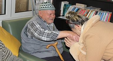 Yeniden Refah Partisi Karaman Belediye Başkan adayı Elif ÇELİKTAŞ, Dursun Fakih Huzurevini ziyaret etti.