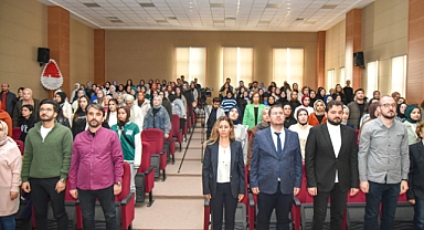 KMÜ’DE ‘GELECEĞİ ŞEKİLLENDİREN GÜÇ: KADIN’ PANELİ
