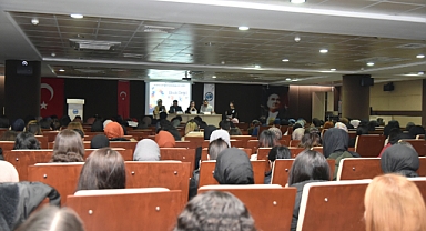 KMÜ’DE OTİZM FARKINDALIK GÜNÜ’ KONULU PANEL DÜZENLENDİ