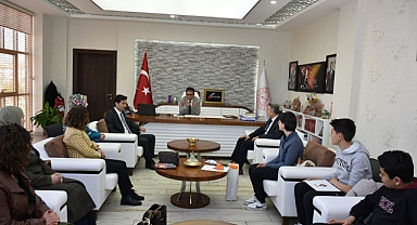TÜBİTAK Yarışmalarından Derecelerle Geri Dönen BİLSEM Öğrencilerinden İl Müdürü Çalışkan’a Ziyaret