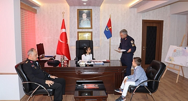 23 NİSAN’DA ÇOCUKLARDAN JANDARMAYA ZİYARET