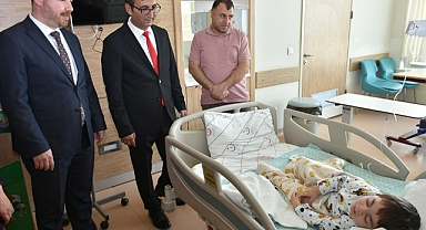 23 Nisan´ı Hastanede Karşılayan Miniklere Sürpriz Ziyaret