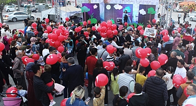 23 NİSAN KUTLAMALARINDA ÇOCUKLAR DOYASIYA EĞLENDİ