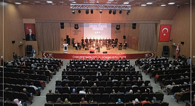 6.Uluslararası Sevgi ve Barış Yürüyüşü kapsamında, Karaman'da gerçekleşen etkinlikte sanatçı Ahmet Özhan sahne aldı.