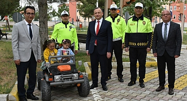Minik Öğrenciler, Trafik Kurallarını Trafik Eğitim Parkında Öğreniyor