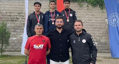 ATLETİZMDE MADALYA YAĞMURU