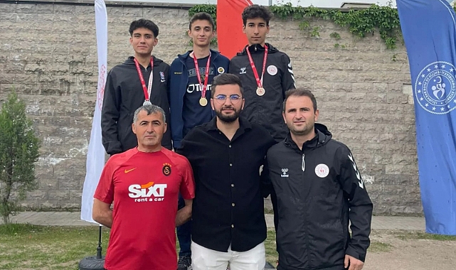 ATLETİZMDE MADALYA YAĞMURU