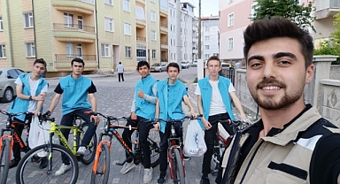 Bilgeder'de Gençler Yardım Ederek Öğreniyor