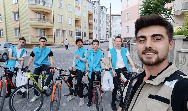 Bilgeder'de Gençler Yardım Ederek Öğreniyor