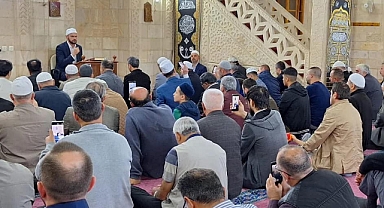 ''Cuma Geceleri Ailece Camide Buluşuyoruz ''