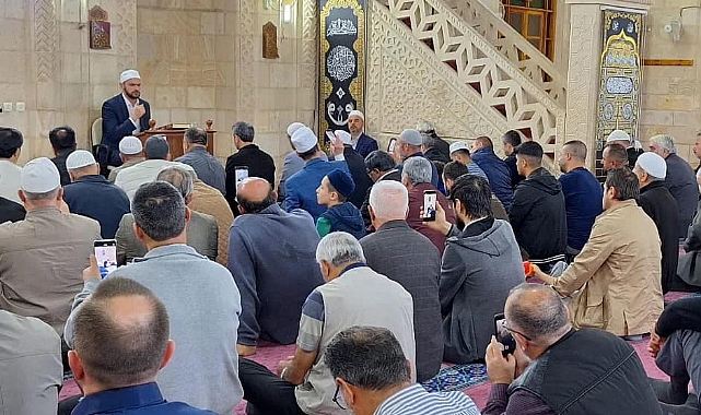 ''Cuma Geceleri Ailece Camide Buluşuyoruz ''