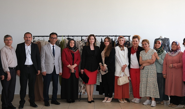 Karaman Halk Eğitim Merkezi Müdürlüğü tarafından düzenlenen Giyim, Ev Tekstili ve Ahşap Yakma kurslarının modül sonu sergilerinin açılış etkinliği gerçekleştirildi.