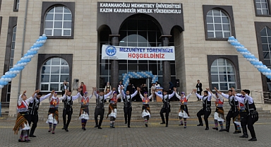 KMÜ ÖĞRENCİLERİNİN MEZUNİYET COŞKUSU