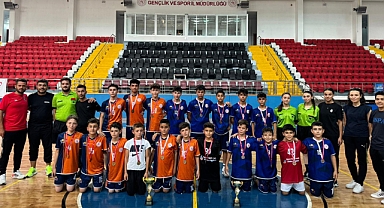 KARAMAN’DA 15 TEMMUZ ŞEHİTLERİ ANISINA HENTBOL MÜSABAKASI