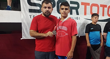 SEMİH CİHAN ANKARALI GÜREŞ’TE TÜRKİYE İKİNCİSİ OLDU