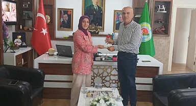 İl Müdürü Hatice Bulut Karaman Ziraat Odası Başkanı Mehmet Bayram'ı ziyaret etti.