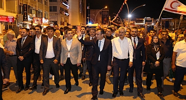TÜRKÇE AŞKI VATAN AŞKI YÜRÜYÜŞÜ COŞKUYLA YAPILDI
