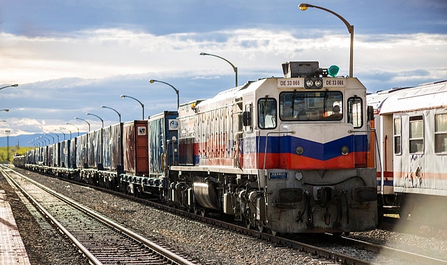 DEMİRYOLU YÜK TAŞIMACILIĞININ YARIYA YAKINI İLTİSAK HATLARI İLE