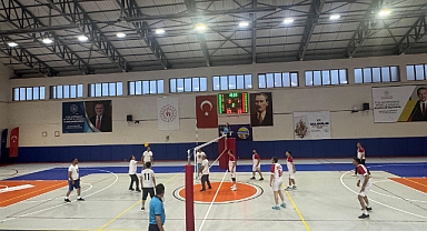KAMU SPOR OYUNLARI VOLEYBOL MÜSABAKALARINDA HEYECAN DEVAM EDİYOR