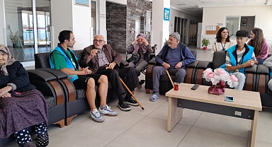 ERMENEK YURDU GÖNÜLLÜ GENÇLERİNDEN HUZUREVİ ZİYARETİ