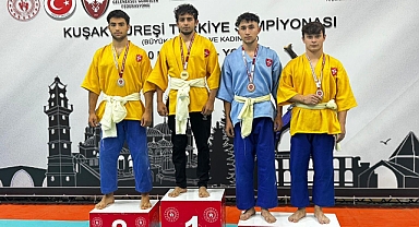 KARAMAN'A KUŞAK GÜREŞİNDE 2 BRONZ MADALYA