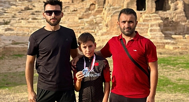 KARAMANLI BİSİKLETÇİ EYMEN EGEMEN KAYA MARDİN’DE GÜMÜŞ MADALYA KAZANDI