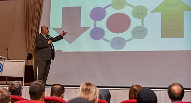 KMÜ’DE YEŞİL KİMYA KONFERANS İLE ÇEVRECİ YAKLAŞIMLAR KONUŞULDU