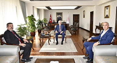 Şehit Aileleri Yardımlaşma ve Dayanışma Derneği Vali Mehmet Fatih Çiçekli’ye hayırlı olsun ziyaretinde bulundular.