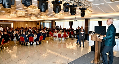 Vali, 19 Ekim Muhtarlar Günü münasebetiyle, ilimiz merkez ilçe köy ve mahalle muhtarları ile bir araya geldi