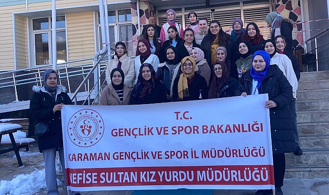 GÖNÜLLÜ ÖĞRENCİLERDEN ANLAMLI HUZUREVİ ZİYARETİ