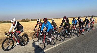 VALİ ÇİÇEKLİ, KARAMAN BİSİKLET TAKIMIYLA BİRLİKTE PEDAL ÇEVİRDİ