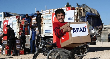 AFAD İnsani Yardım Ekipleri, Terör Örgütünden Temizlenen Tel-Rıfat Bölgesinde Yaşayan 625 Aileye Gıda Kolisi Dağıtımı Gerçekleştirdi