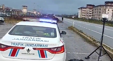 Emniyet ve Jandarma Trafik Ekipleri Tarafından 5-12 Aralık 2024 Tarihleri Arasında 2 Milyon 835 bin 873 Araç Denetlendi