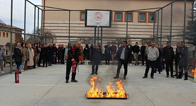 Karaman İl Afet ve Acil Durum Müdürlüğü Tarafından Deprem, Yangın, KBRN(Kimyasal, Biyolojik, Radyoaktif, Nükleer), Sel, Heyelan, Kaya Düşmesi konularında Eğitim Verildi