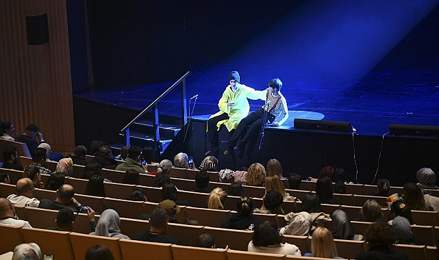 Devlet himayesindeki çocuklardan “Altın Çağ” tiyatro oyunu