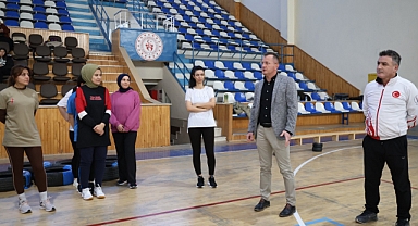 GENÇLİK VE SPOR İL MÜDÜRÜ KARADENİZ’DEN ADAYLARA MORAL ZİYARETİ