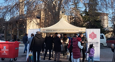 Konya Vakıflar Bölge Müdürlüğü Cami Çıkışı Vatandaşlara Salep İkramında Bulundu
