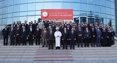 “Uğrunda sıkıntı çekmeye, yorulmaya değer en asil gaye ilimdir”