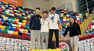 KARAMAN ATLETİZM TAKIMI, U18 SALON ATLETİZM TÜRKİYE ŞAMPİYONASI’NDAN 3 GÜMÜŞ MADALYA İLE DÖNDÜ