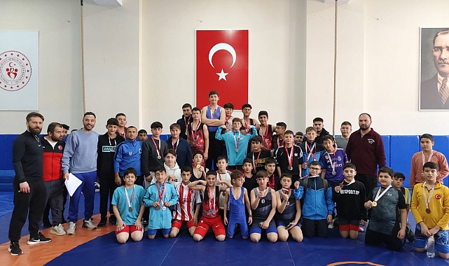 KARAMAN’DA KÜÇÜKLER VE YILDIZLAR GÜREŞ MÜSABAKALARI TAMAMLANDI
