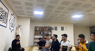 Manevî Danışman Muhittin Tezcan, GSB Yurdunda Öğrencilerle Teravih Namazı Kıldı