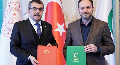 MEB İLE YEŞİLAY ARASINDA BAĞIMLILIKLA MÜCADELE ÇALIŞMALARINA YÖNELİK İŞ BİRLİĞİ PROTOKOLÜ İMZALANDI