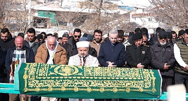 Şehit Annesi Fatma Yılmaz Dualarla Köy Mezarlığında Defnedildi