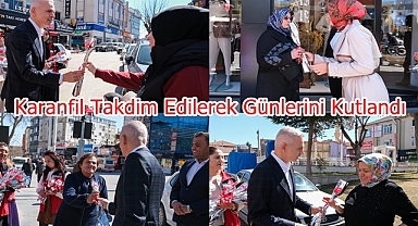 8 Mart Dünya Kadınlar Günü Dolayısıyla Karanfil Takdim Ederek Günlerini Kutladı