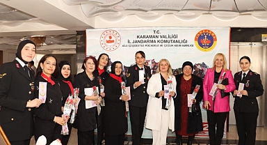 Dünya Kadınlar Günü Münasebetiyle Karanfil Dağıtımı Yaptı