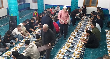 İmam-Hatip Osman Taş Tarafından Halil Özdoğan Camii'nde Sahur Programı Düzenlendi