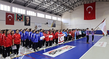 KARAMAN'DA OKUL SPORLARI FUTSAL YARI FİNAL HEYECANI BAŞLADI