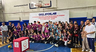 OTURARAK VOLEYBOLDA KARAMAN BAŞARISI