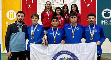 KMÜ BADMİNTON TAKIMI 10 MADALYA KAZANDI