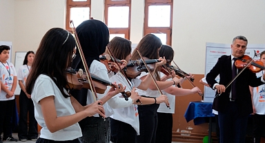Geleceğin Bilim İnsanları Sahneye Çıktı